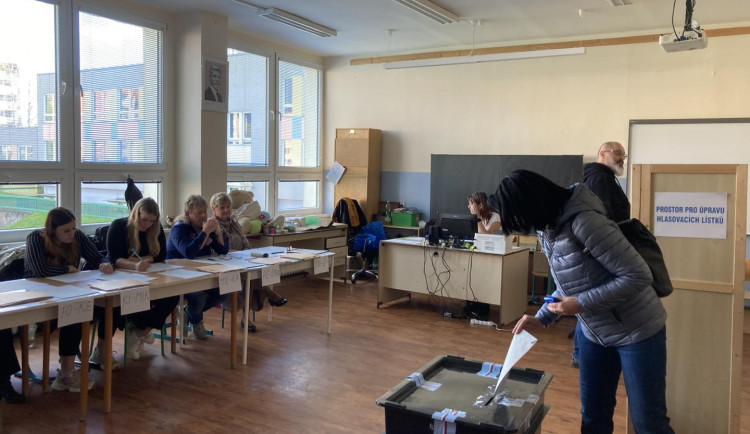 První volební den je u konce. V Libereckém kraji je o volby zájem
