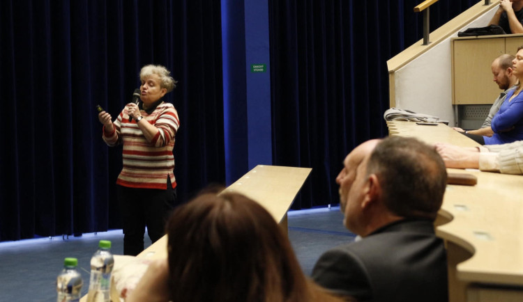 Zemřela Dana Drábová, první dáma české jaderné energetiky. Přednášela i v Plzni