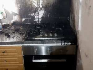 Dva noční požáry v Praze. Hořela kuchyň a rodinný dům