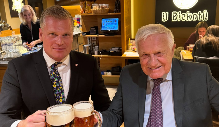 Turek slavil výsledek voleb i s Václavem Klausem.