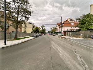 Opravu Peroutkovy stihli o dva měsíce dřív, doprava se tam vrátí příští týden