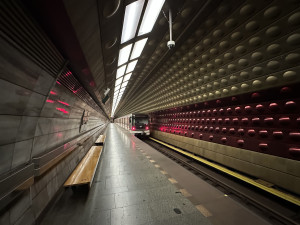 Stanici Flora po 45 letech opraví. Slavná prsa a antiprsa očistí a vrátí zpět