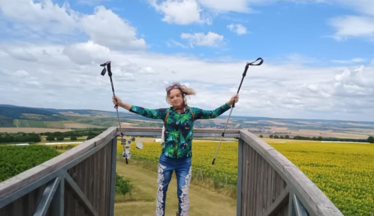 Míša má za sebou rakovinu a amputaci. Pomohla by jí voděodolná protéza