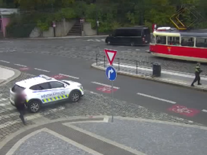 Chvilkou nepozornosti se turistka ocitla sama v Praze. Ke shledání pomohli strážníci