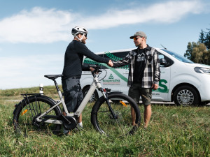 SOS svoz cyklistů na Lipně: 38 výjezdů pomohlo cyklistům i rodinám