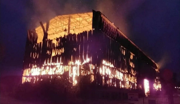 Škody půjdou do milionů. Na Blanensku ráno shořel velkokapacitní seník