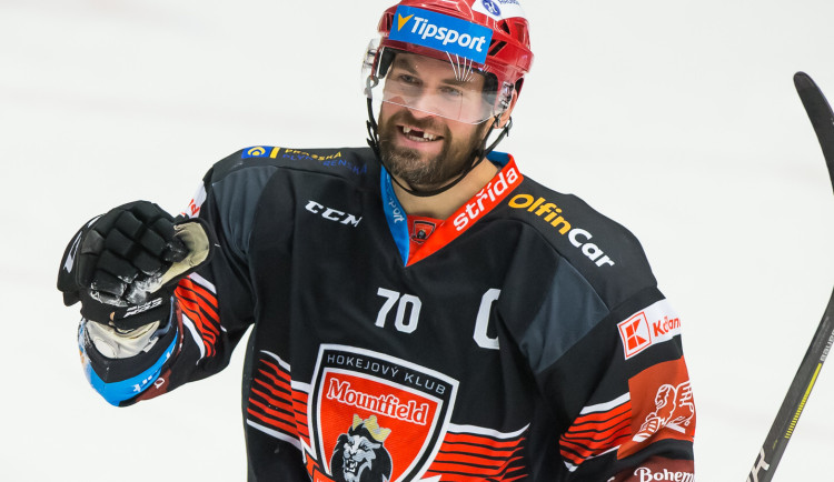 Hradecký hokej vzdá večer hold legendám Smoleňákovi a Sýkorovi