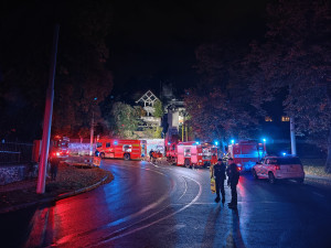 Další požár opuštěného domu v Praze, tentokrát znovu hořel hotel Vaníček