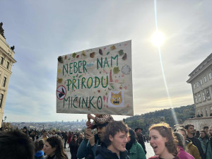 Macinku nechceme. Na Hradčanském náměstí protestují stovky lidí