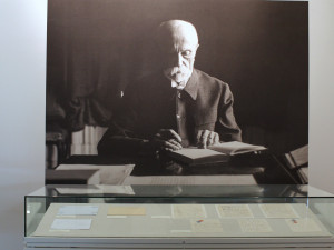 Národní archiv v Praze vystavuje tajemnou obálku s Masarykovým vzkazem