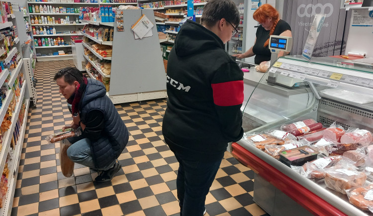 VIDEO: Prodejna v Řehořově se dostala do 21. století. Nově je to samoobsluha