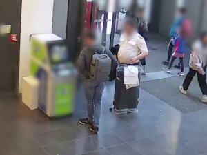 VIDEO: Falešný pilot okrádal lidi podvodem, policie si pro něj přišla k mamince