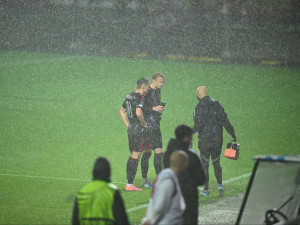 Spartě zhatil zápas Konferenční ligy v Rijece liják, rozhodčí utkání v půlce přerušil