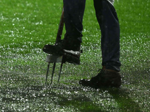 Spartě zhatil zápas Konferenční ligy v Rijece liják, rozhodčí utkání v půlce přerušil