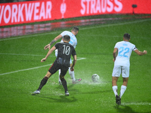 Spartě zhatil zápas Konferenční ligy v Rijece liják, rozhodčí utkání v půlce přerušil