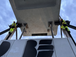 Štvanickou lávku po roce zkontrolují, cvičně ji i zvednou