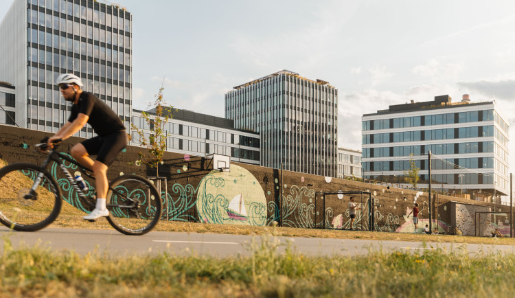 Holešovice mají náplavku, na levém břehu Vltavy vznikl prostor pro sport i relax