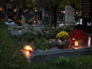 Výstava uren nebo tajemné Olšany. Pražské hřbitovy chystají na Dušičky speciální program