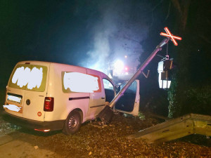 Nebezpečný přejezd v Praze 6 vyřešili jednosměrkou. Ta ale podle místních ucpe čtvrť