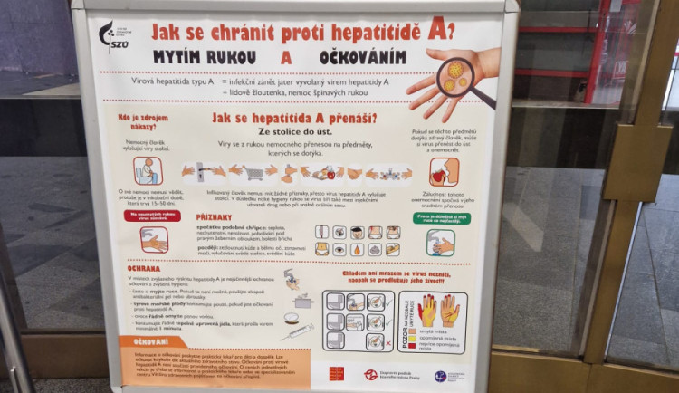 Hygienici radí umývat si ruce a očkovat se.