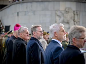 Na Vítkově si politici připomněli vznik státu, prolétly nad nimi armádní stroje