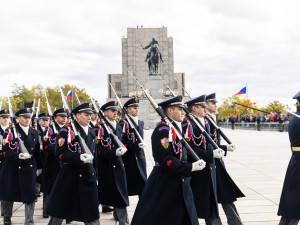 Na Vítkově si politici připomněli vznik státu, prolétly nad nimi armádní stroje