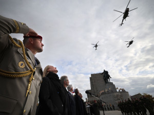 Na Vítkově si politici připomněli vznik státu, prolétly nad nimi armádní stroje