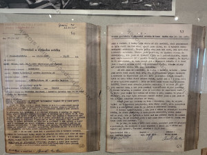 Fotky i výslechy svědků StB. Suchdol si připomíná výročí tragického pádu letadla výstavou