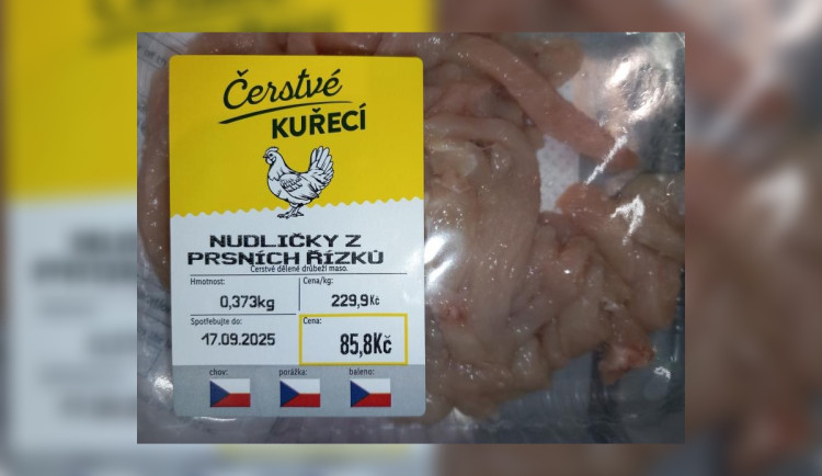 Maso po otevření zapáchalo.