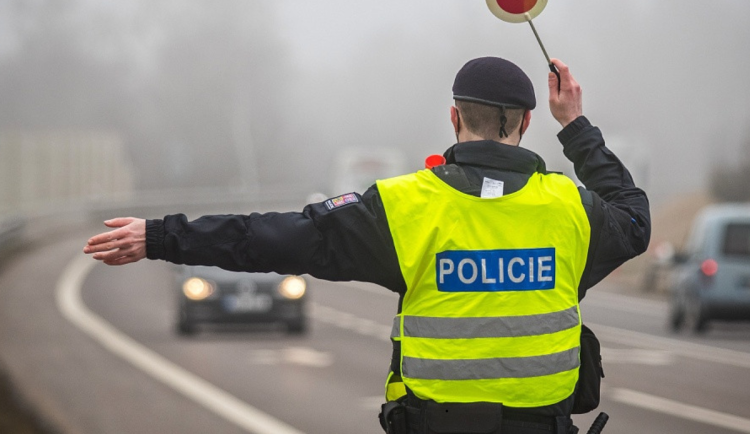 Policie ve Vrchlabí zastavila opilého řidiče, který i po zákazu usedl za volant