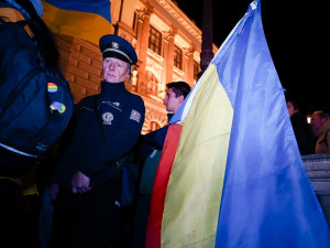 FOTO: Čeho se bojíte? Lidé vyzvali vedení Národního muzea k vrácení ukrajinské vlajky