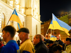 FOTO: Čeho se bojíte? Lidé vyzvali vedení Národního muzea k vrácení ukrajinské vlajky