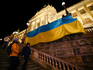 FOTO: Čeho se bojíte? Lidé vyzvali vedení Národního muzea k vrácení ukrajinské vlajky