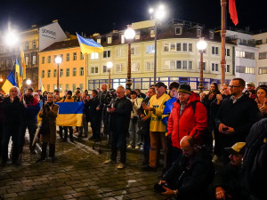 FOTO: Čeho se bojíte? Lidé vyzvali vedení Národního muzea k vrácení ukrajinské vlajky