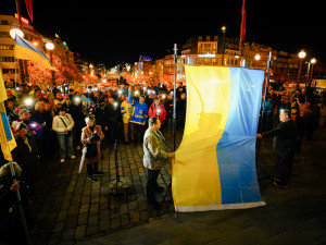 FOTO: Čeho se bojíte? Lidé vyzvali vedení Národního muzea k vrácení ukrajinské vlajky
