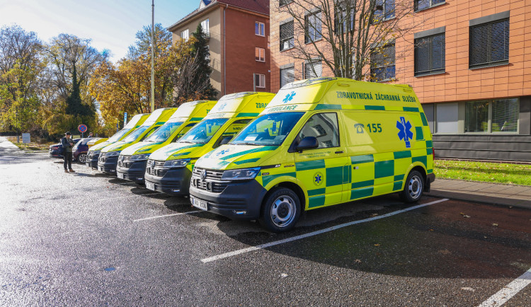 Záchranná služba má nové sanitky. Vyšly na více než dvacet milionů