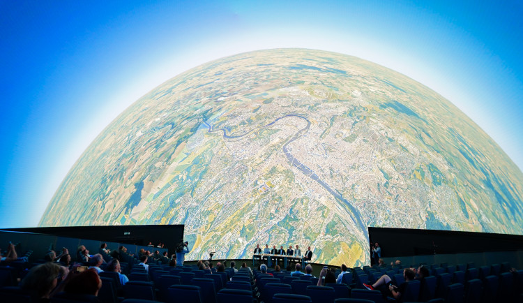 Přetížený server a falešné lístky. Pražské planetárium řeší trable se vstupenkami