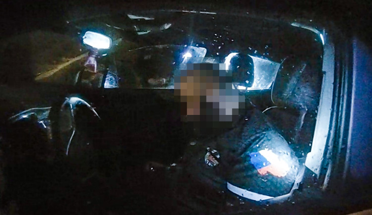 Řidiče doslova uspal náraz do baráku, svým šlofíkem vyděsil svědka