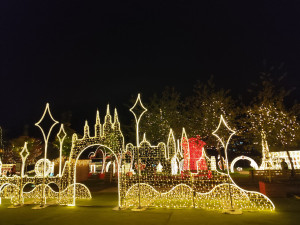 Praha září. Žluté lázně hostí výstavu Srdce Evropy plnou světel
