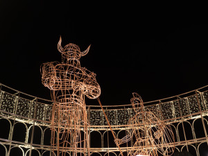 Praha září. Žluté lázně hostí výstavu Srdce Evropy plnou světel