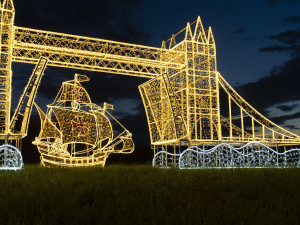 Praha září. Žluté lázně hostí výstavu Srdce Evropy plnou světel