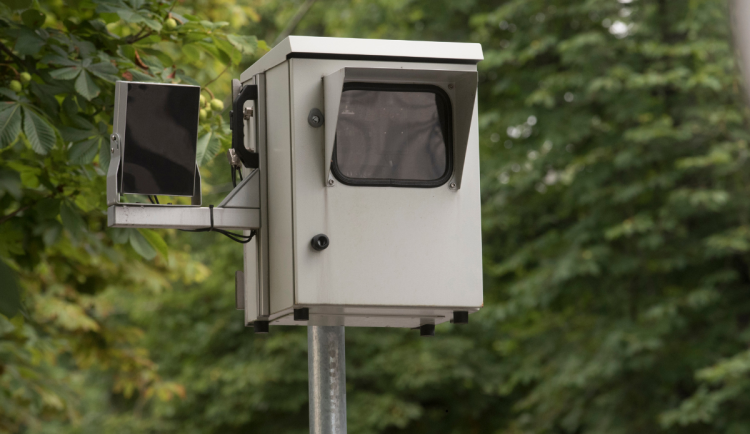 Hradec Králové rozšíří radarový systém měření rychlosti aut a udělování pokut