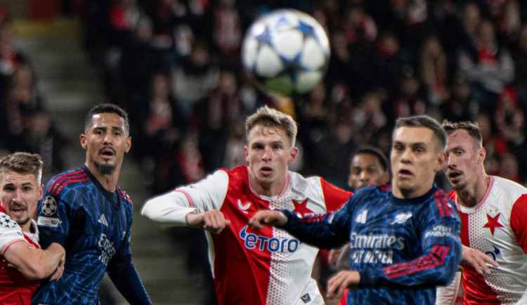 Co odkryla lekce od Arsenalu? Trpišovského sázku na riziko, stupidní agresivitu i nezvládnutý balanc na ofsajdové hraně