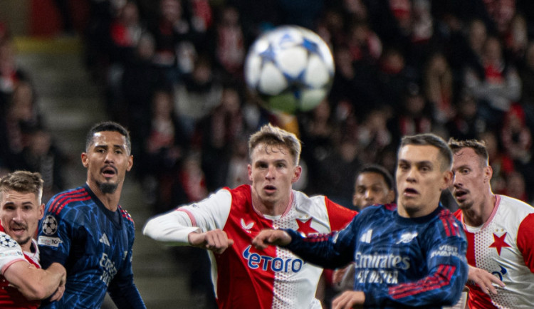 Co odkryla lekce od Arsenalu? Trpišovského sázku na riziko, stupidní agresivitu i nezvládnutý balanc na ofsajdové hraně