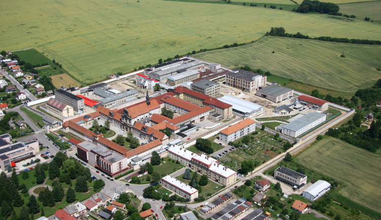 Vězeň z Valdic obviněn z pokusu o vraždu po napadení spoluvězně