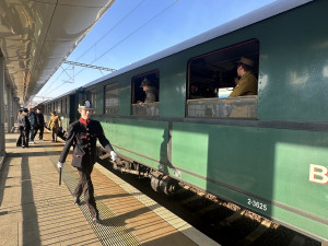 FOTO, VIDEO: Historický vlak odvezl legionáře z Prahy. V sobotu se vrátí a projdou městem