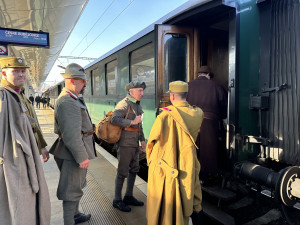 FOTO, VIDEO: Historický vlak odvezl legionáře z Prahy. V sobotu se vrátí a projdou městem