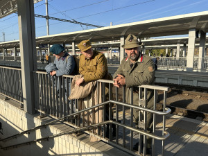 FOTO, VIDEO: Historický vlak odvezl legionáře z Prahy. V sobotu se vrátí a projdou městem