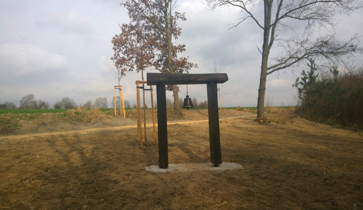 Místo ukradeného zvonu pořídí město náhradu, odhalení spojí s manifestací proti blbosti