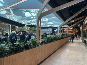 Obchodní centrum na Černém Mostě po přestavbě rozšířili, má o 30 obchodů víc